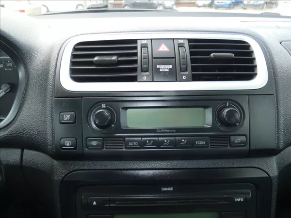 Škoda Roomster 1,4 16 V - foto 8