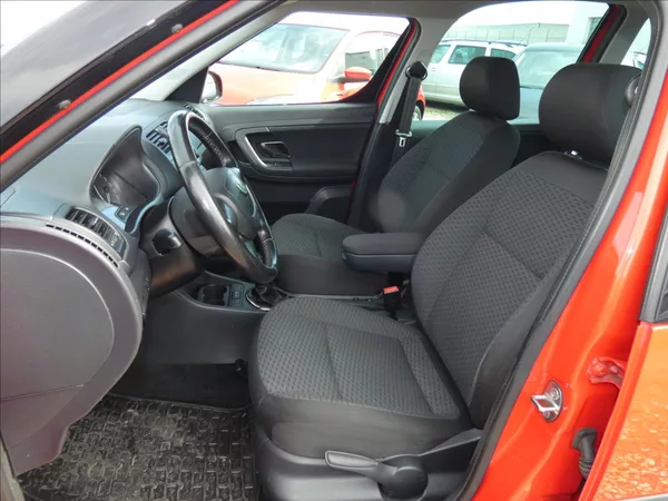 Škoda Roomster 1,2 TSI - foto 8