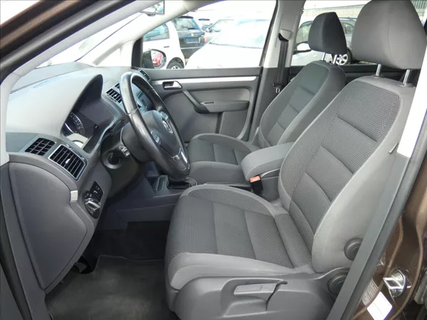 Volkswagen Touran 1,6 TDI - foto 8