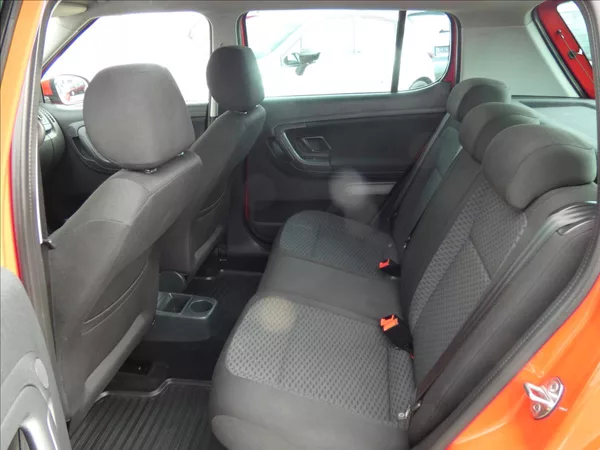 Škoda Fabia 1,2 HTP - foto 8