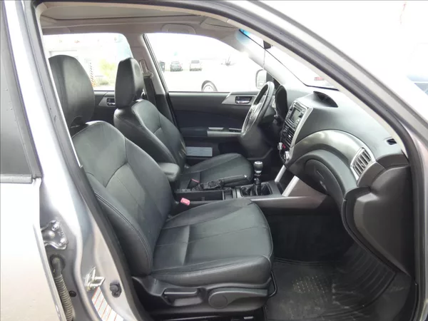 Subaru Forester 2,0 D 4X4 - foto 9