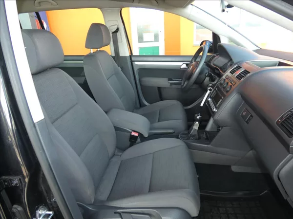 Volkswagen Touran 1,9 TDI Conceptline - foto 10