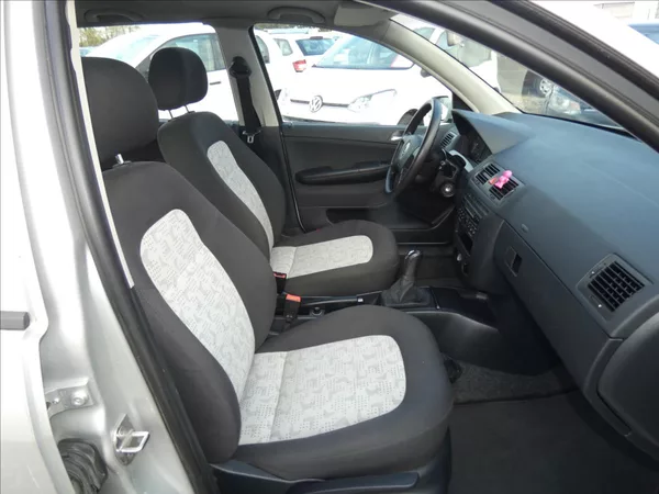 Škoda Fabia 1,4 16 V - foto 10