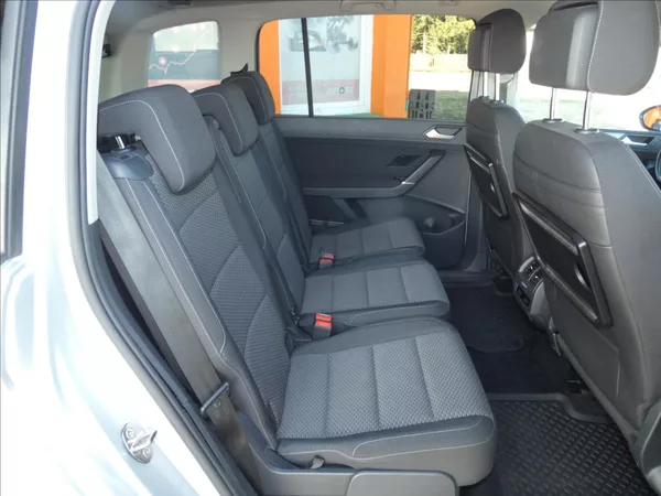 Volkswagen Touran 1,6 TDI SCR Highline - foto 13