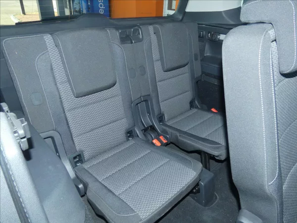 Volkswagen Touran 1,6 TDI SCR Highline - foto 14
