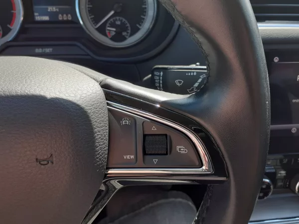 Škoda Octavia KOMBI 1.5 TSi DSG - foto 10