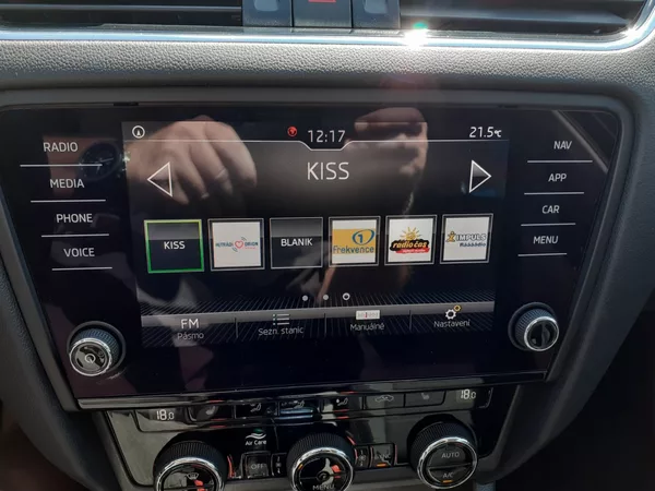 Škoda Octavia KOMBI 1.5 TSi DSG - foto 12