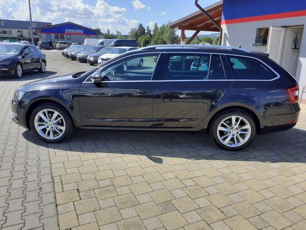 Škoda Octavia KOMBI 1.5 TSi DSG - foto 6