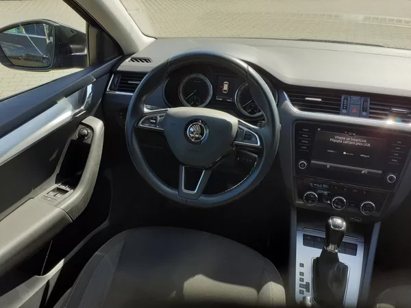 Škoda Octavia KOMBI 1.5 TSi DSG - foto 8