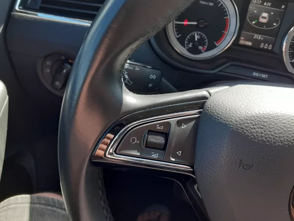 Škoda Octavia KOMBI 1.5 TSi DSG - foto 9