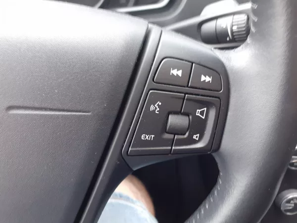 Volvo V40 2.0 D CROSS COUNTRY - foto 10