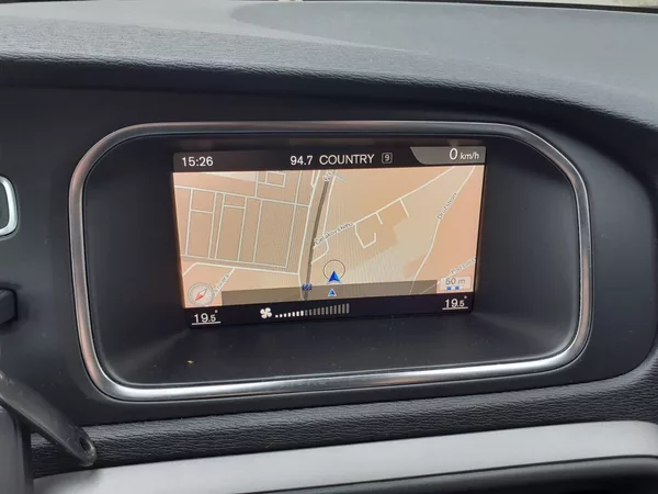 Volvo V40 2.0 D CROSS COUNTRY - foto 13