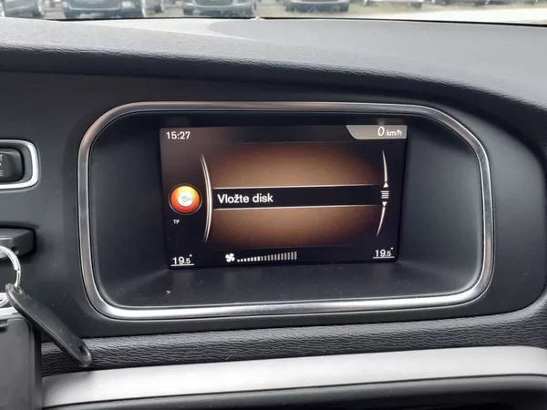 Volvo V40 2.0 D CROSS COUNTRY - foto 15