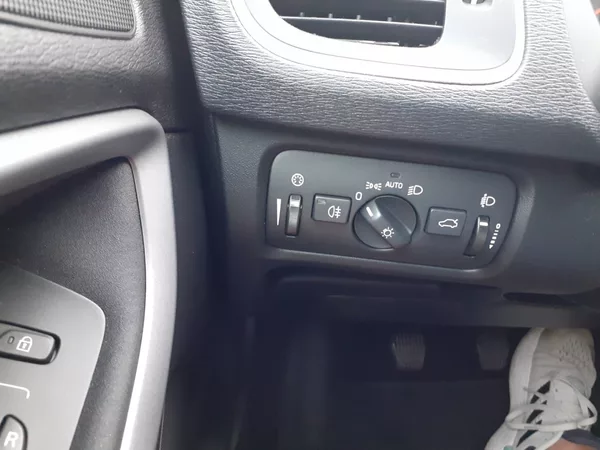 Volvo V40 2.0 D CROSS COUNTRY - foto 18