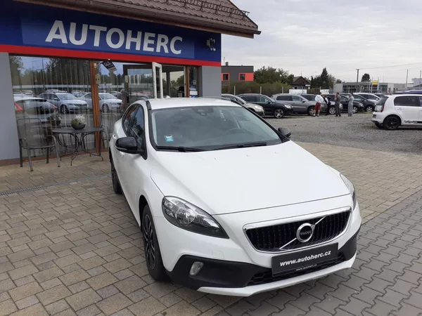 Volvo V40 2.0 D CROSS COUNTRY - foto 2