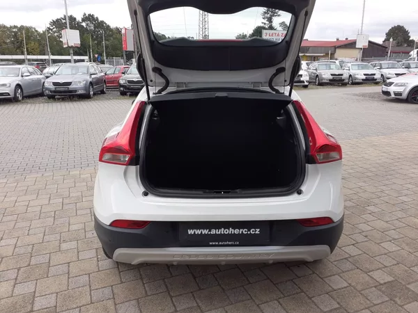 Volvo V40 2.0 D CROSS COUNTRY - foto 21