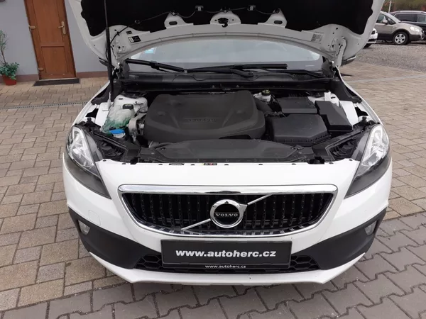 Volvo V40 2.0 D CROSS COUNTRY - foto 24