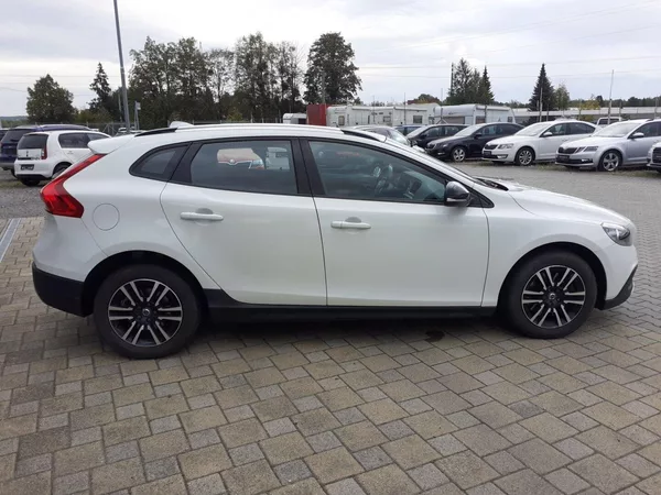 Volvo V40 2.0 D CROSS COUNTRY - foto 3