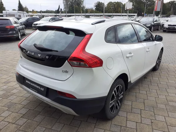 Volvo V40 2.0 D CROSS COUNTRY - foto 4