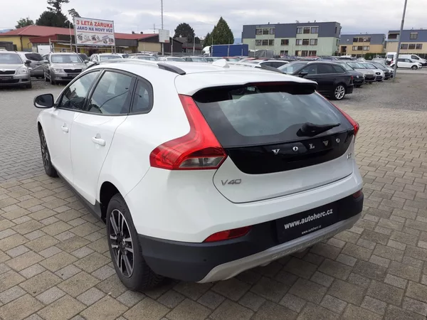 Volvo V40 2.0 D CROSS COUNTRY - foto 5