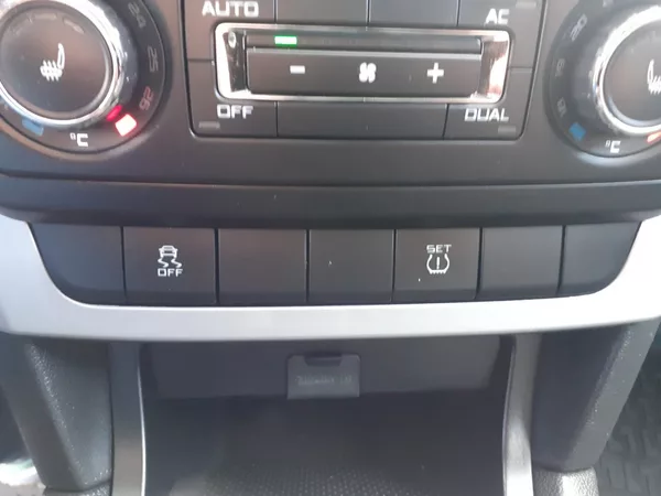 Škoda Yeti 1.2 TSI AMBIENTE - foto 14