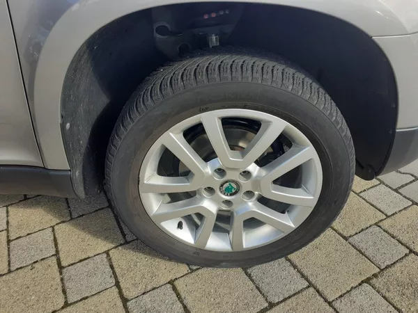 Škoda Yeti 1.2 TSI AMBIENTE - foto 21