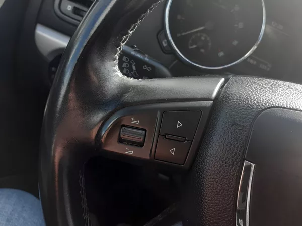 Škoda Yeti 1.2 TSI AMBIENTE - foto 9