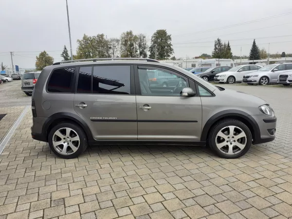 Volkswagen Touran Cross 2.0 TDi - foto 3