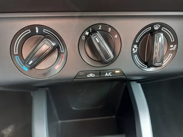 Škoda Fabia 1.0 MPI 55 Kw - foto 14