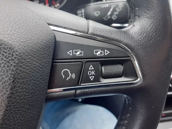 Seat Leon KOMBI 1.4 TSI AUTOMAT - foto 11