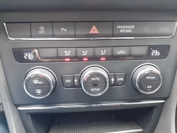 Seat Leon KOMBI 1.4 TSI AUTOMAT - foto 18
