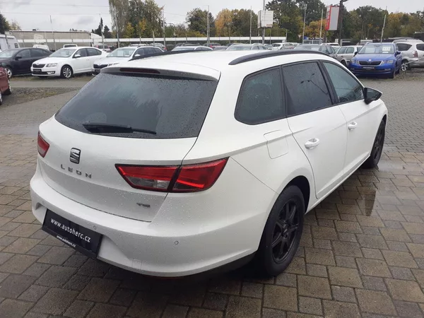 Seat Leon KOMBI 1.4 TSI AUTOMAT - foto 4