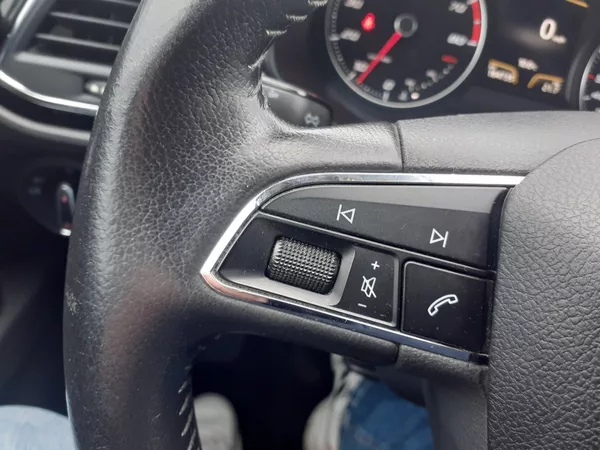 Seat Leon KOMBI 1.4 TSI AUTOMAT - foto 9