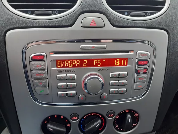 Ford Focus 1.6 16V TREND - foto 10