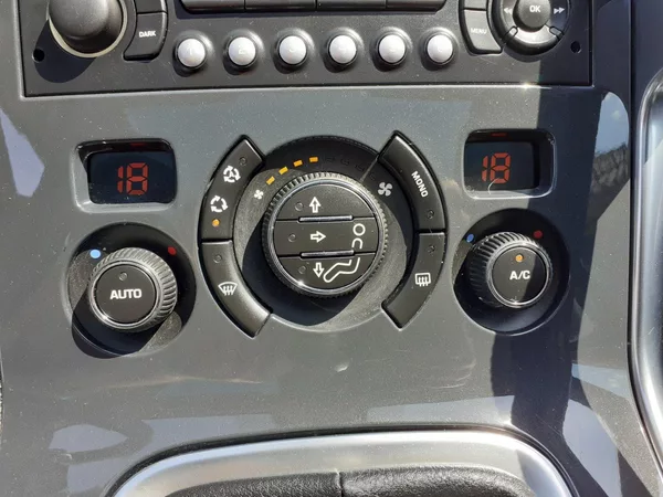 Peugeot 3008 1.6 i 88 kW - foto 11