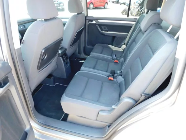 Volkswagen Touran 1.9 TDi DSG - foto 17