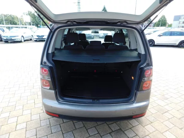 Volkswagen Touran 1.9 TDi DSG - foto 18