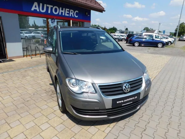 Volkswagen Touran 1.9 TDi DSG - foto 2