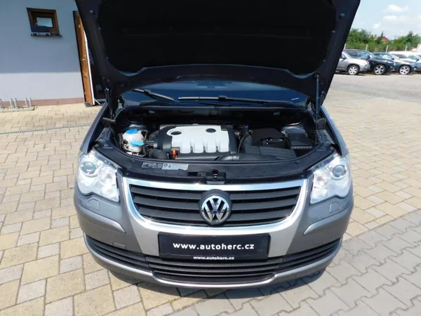 Volkswagen Touran 1.9 TDi DSG - foto 22