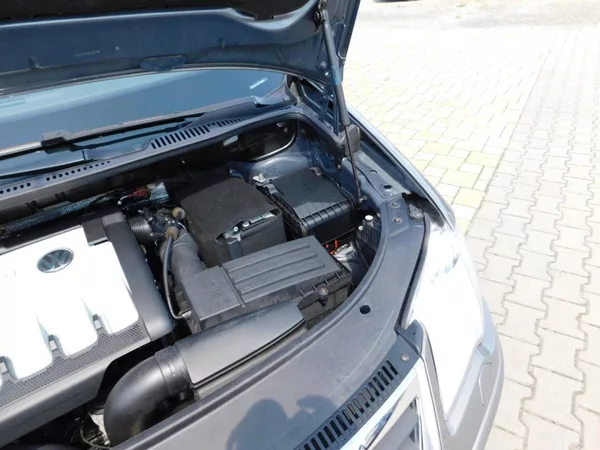 Volkswagen Touran 1.9 TDi DSG - foto 24