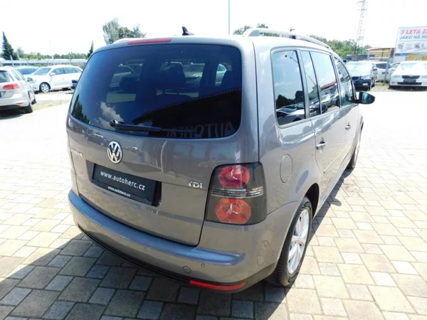 Volkswagen Touran 1.9 TDi DSG - foto 4