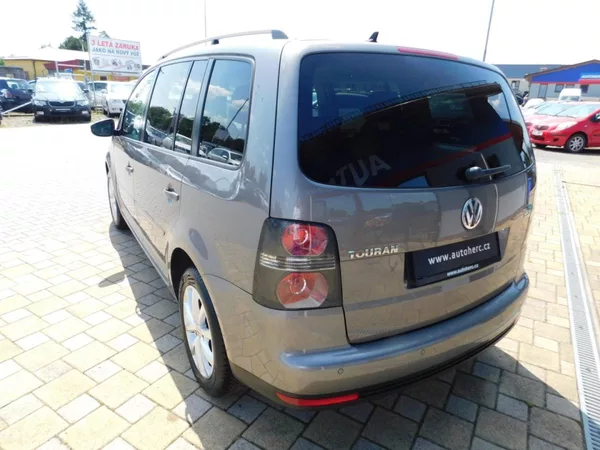Volkswagen Touran 1.9 TDi DSG - foto 5
