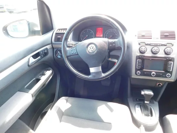 Volkswagen Touran 1.9 TDi DSG - foto 8