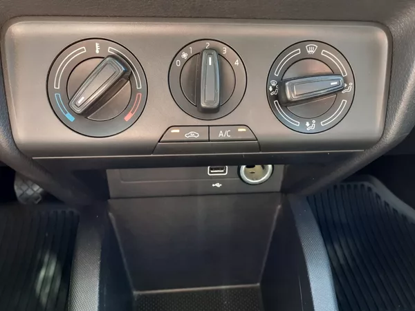 Škoda Fabia Kombi 1.0 TSi ČR - foto 17