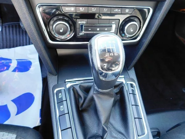 Škoda Superb II Kombi 2.0 TDi - foto 10