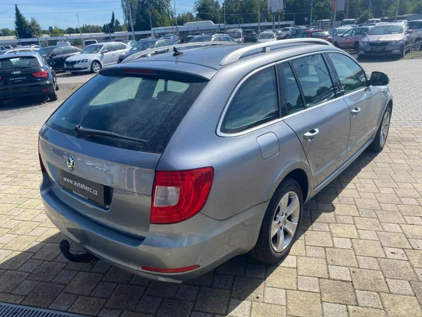 Škoda Superb II Kombi 2.0 TDi - foto 4