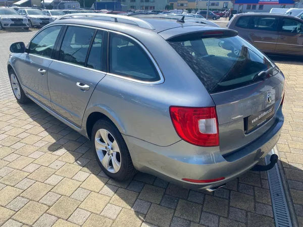 Škoda Superb II Kombi 2.0 TDi - foto 5