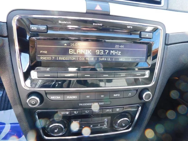 Škoda Superb II Kombi 2.0 TDi - foto 9