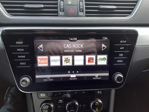 Škoda Superb III 2.0 TDi DSG ČR - foto 13