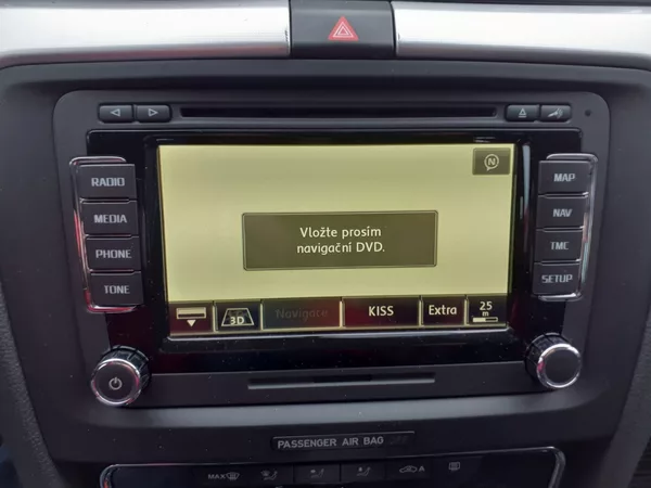 Škoda Superb 2.0 TDi DSG - foto 11